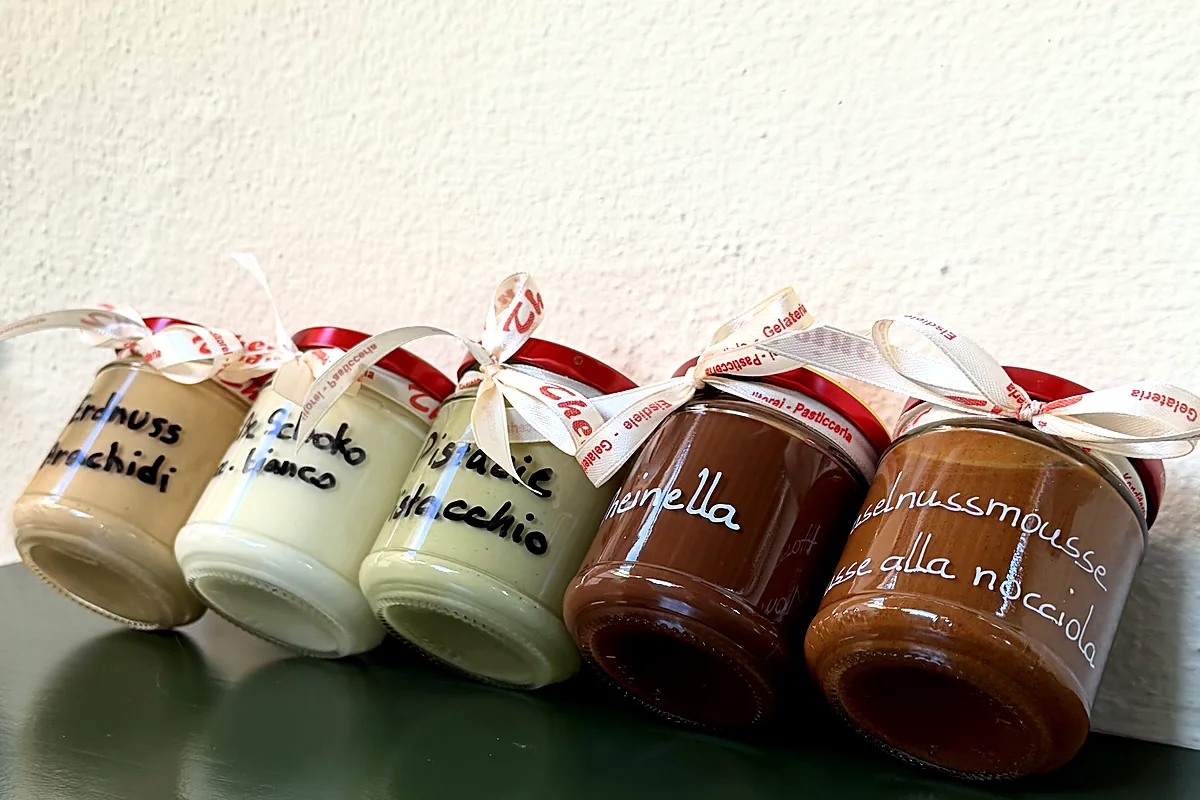 Hausgemachte Cremes im Glas