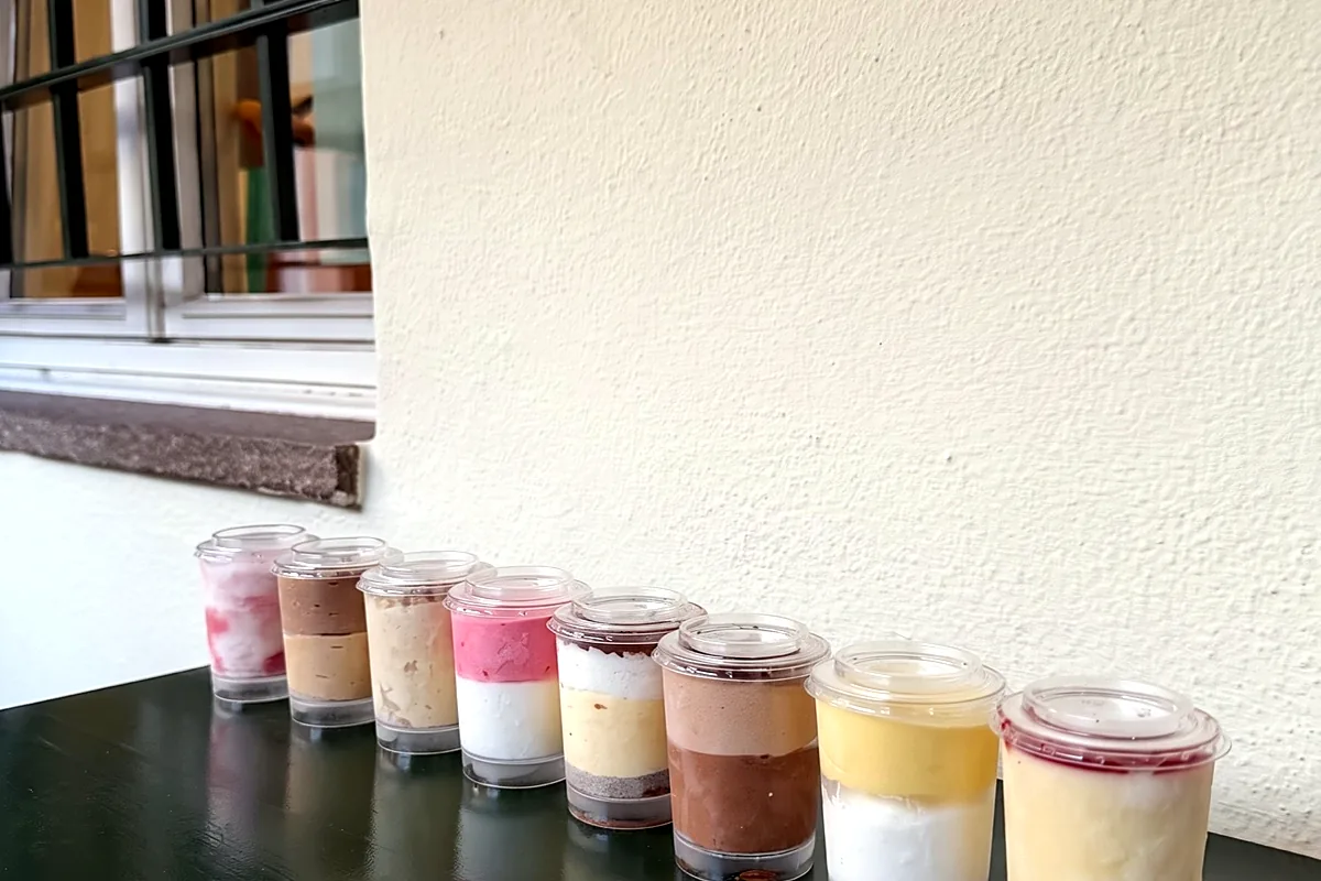 Mousse in kleinen Bechern