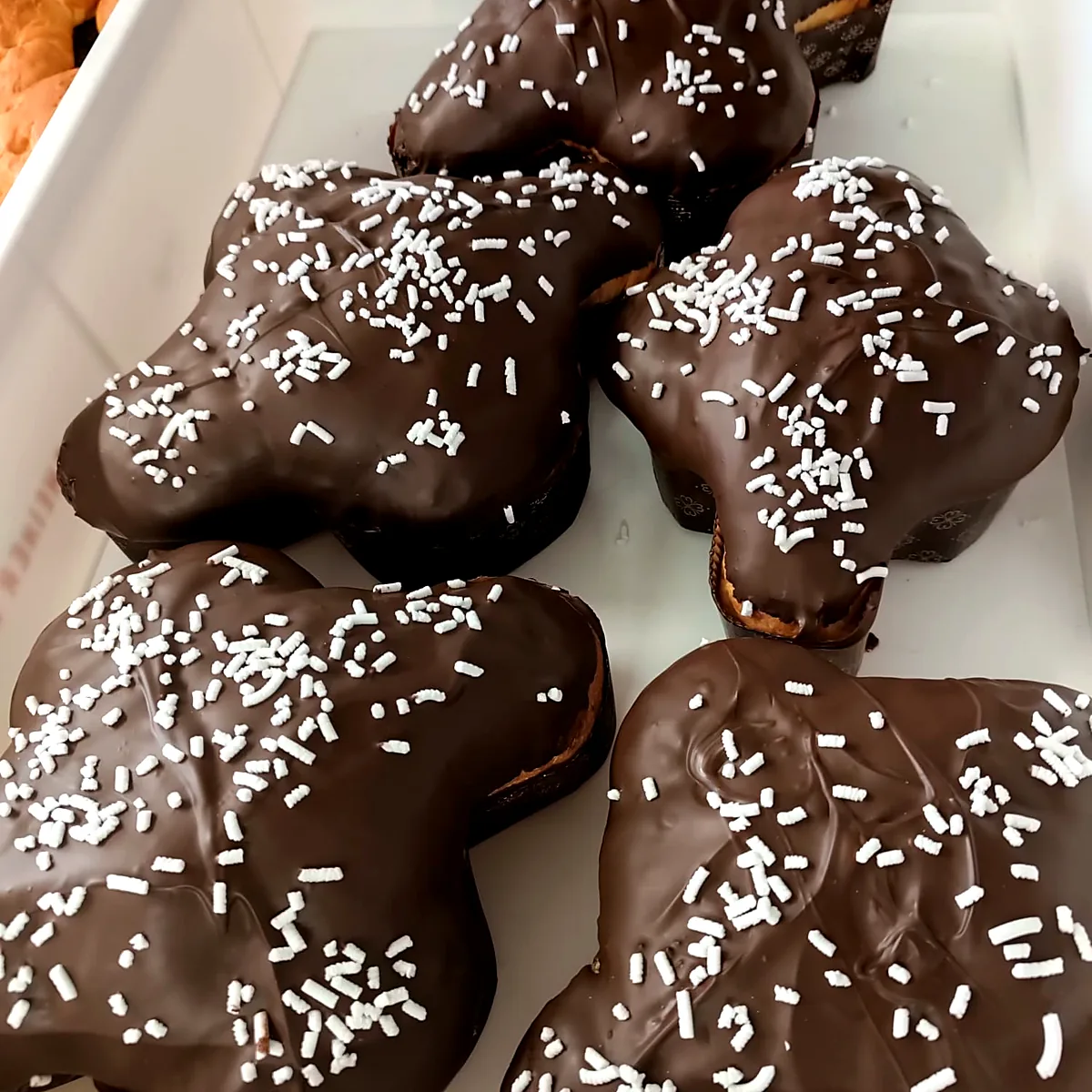 Panettone mit dunkler Schokolade und Kokosstreuseln