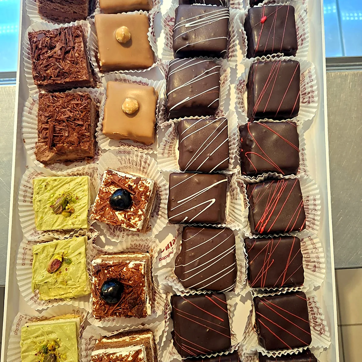 Platte mit gemischten Schnitten und Mignons